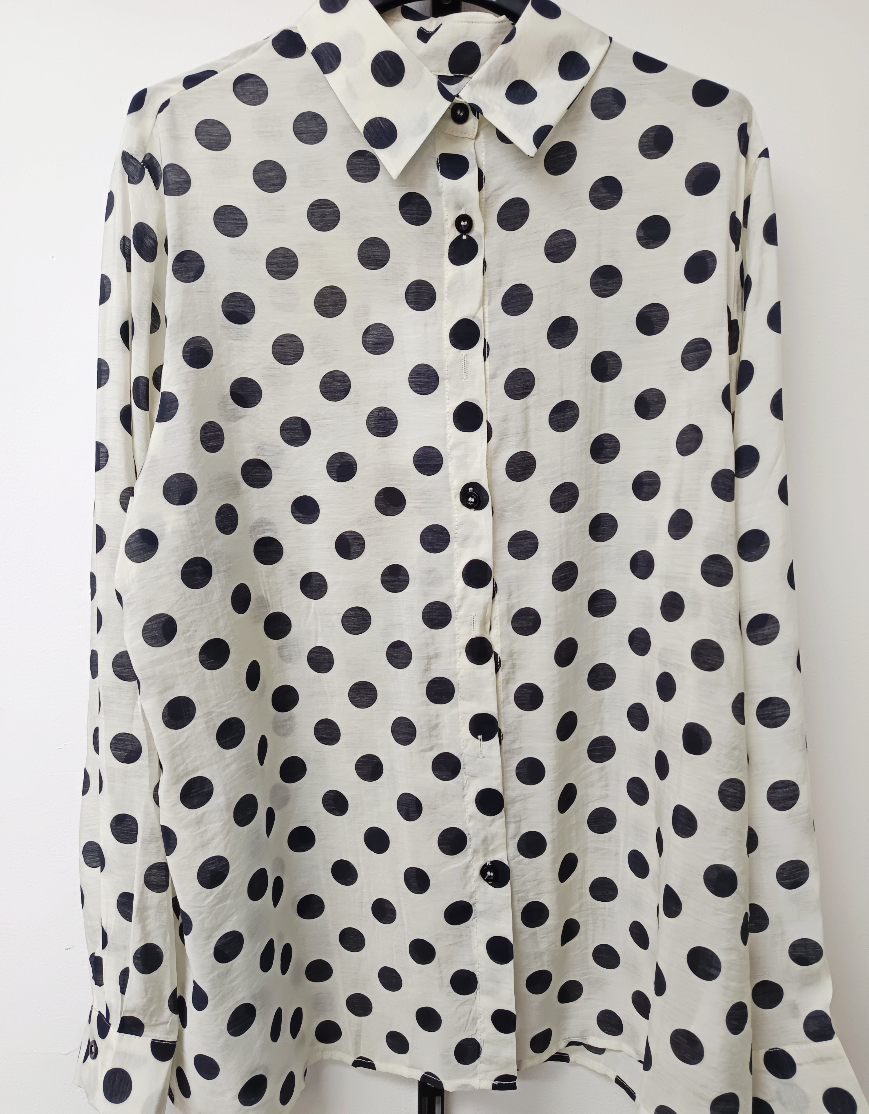 Camisa topos semitransparente