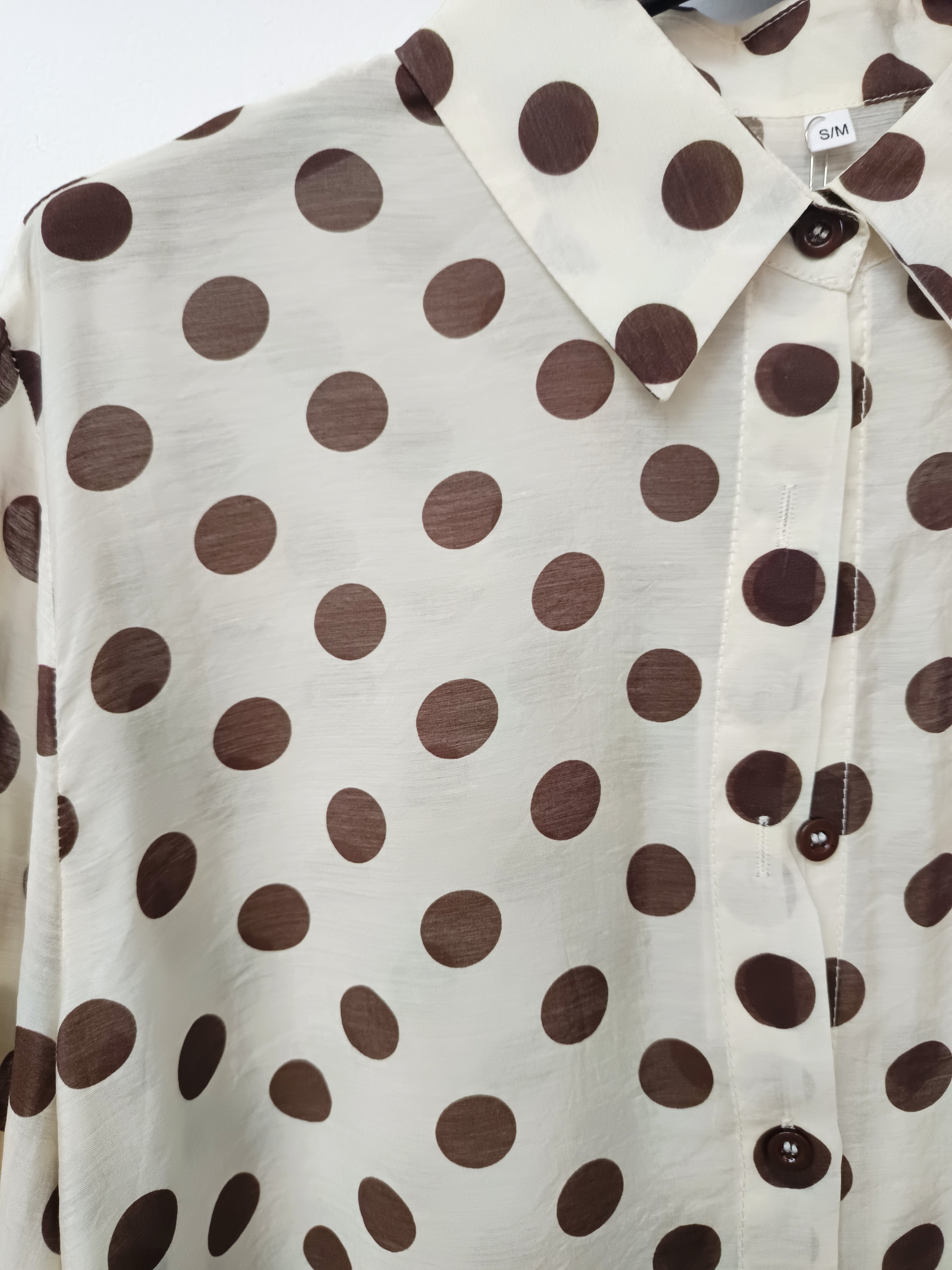 Camisa topos semitransparente