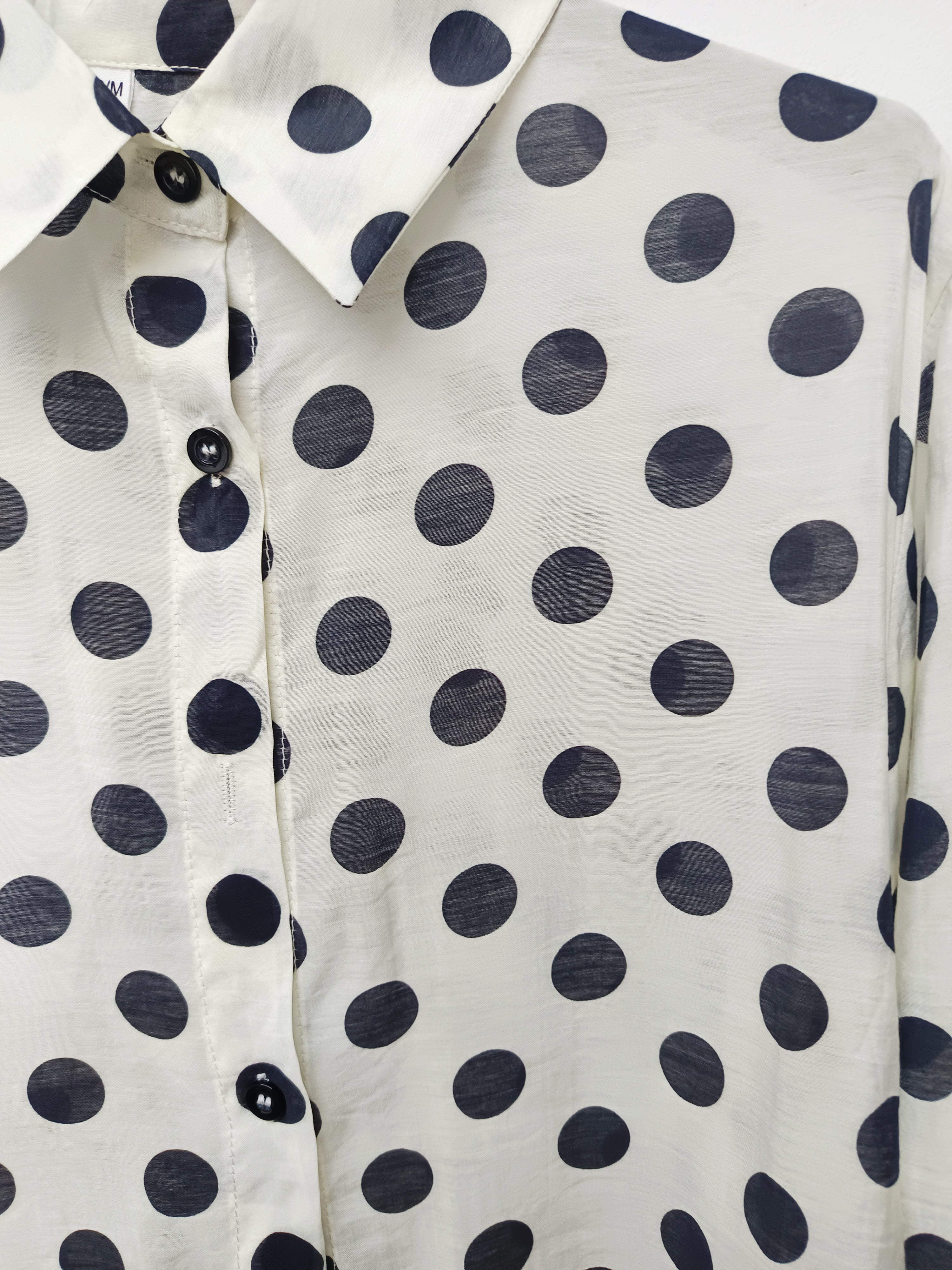 Camisa topos semitransparente