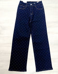 Jean oscuro color n tachuelas metálicas plateadas pequeñas