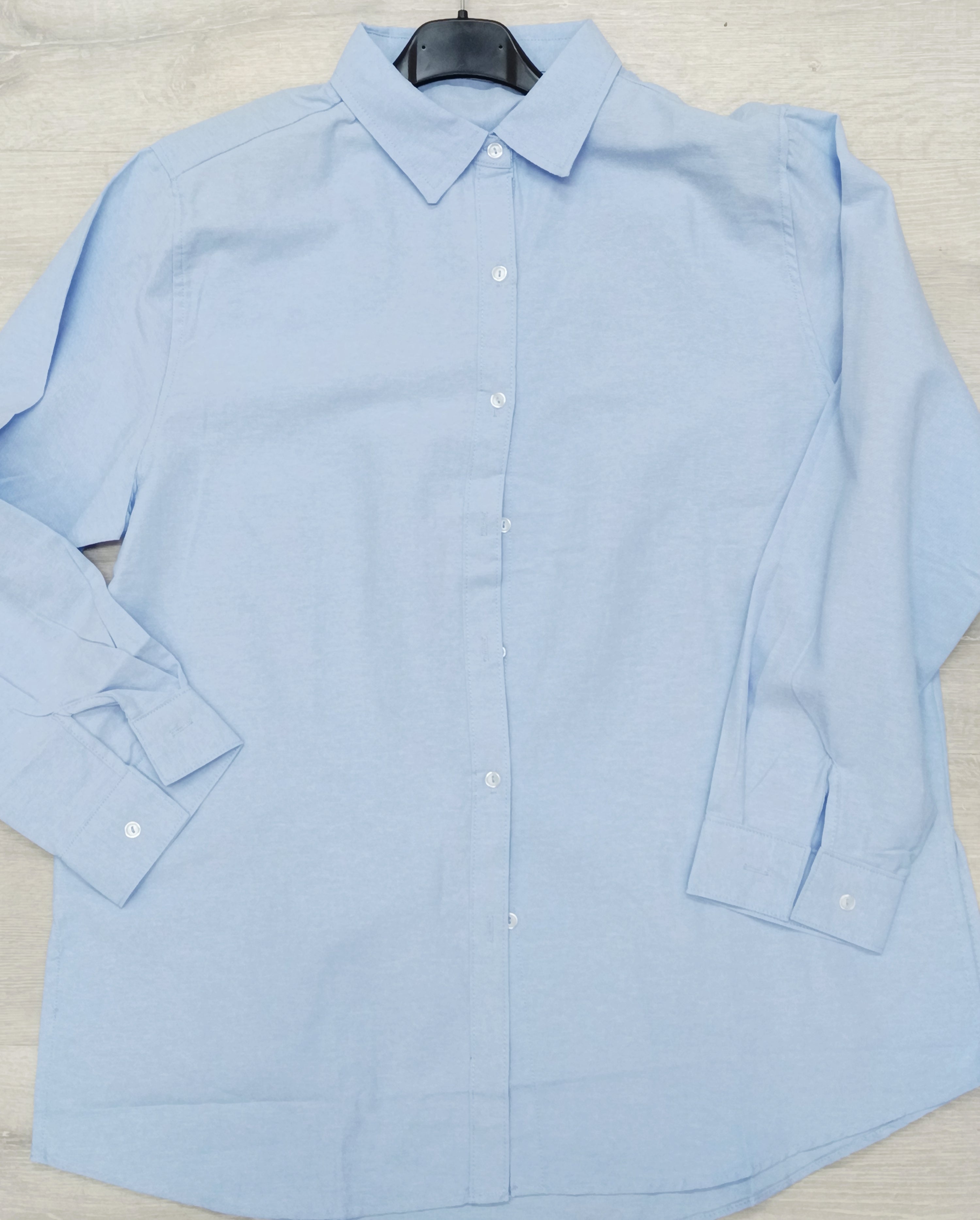 Camisa oversize con corte a los lados