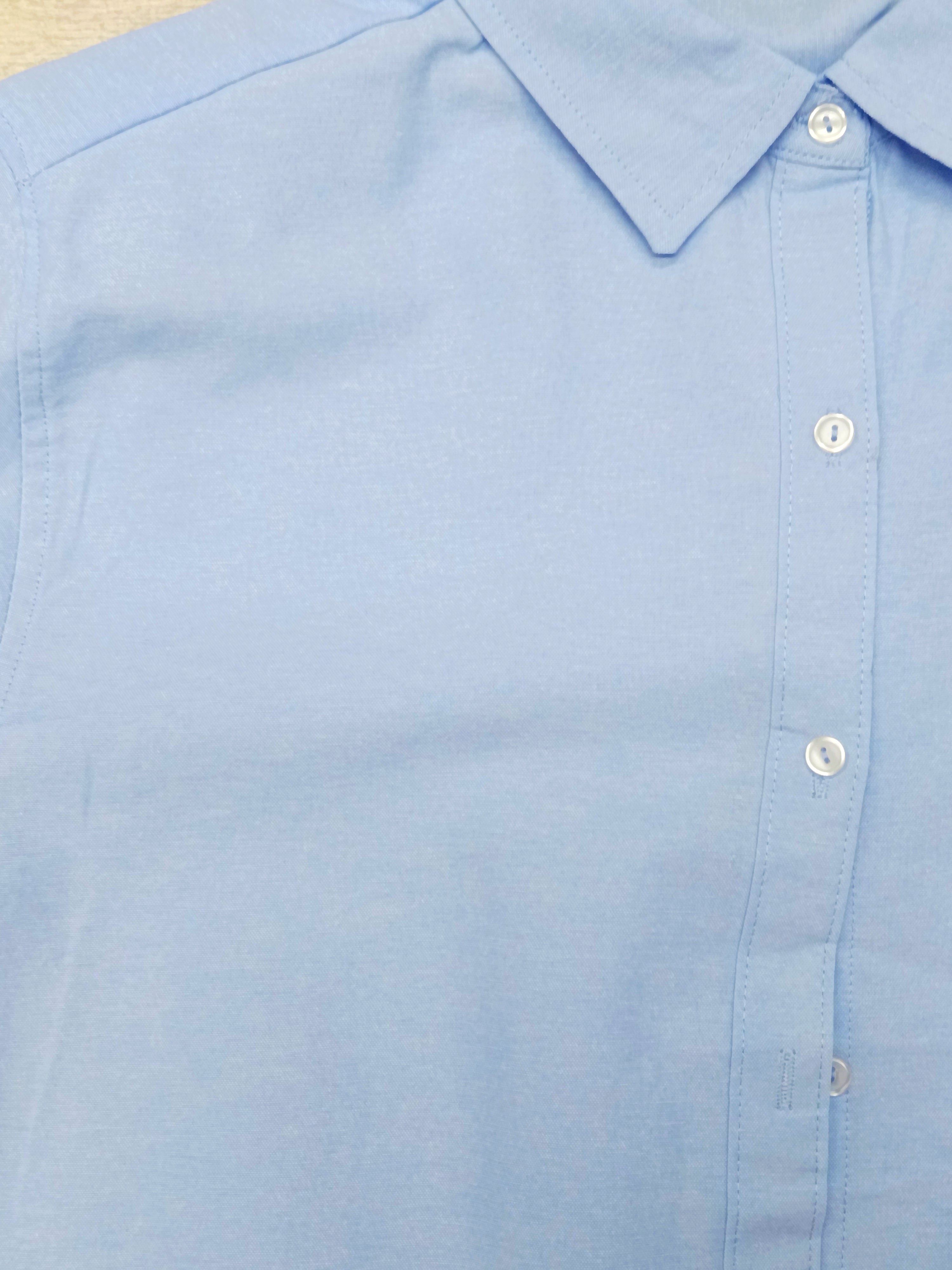 Camisa oversize con corte a los lados