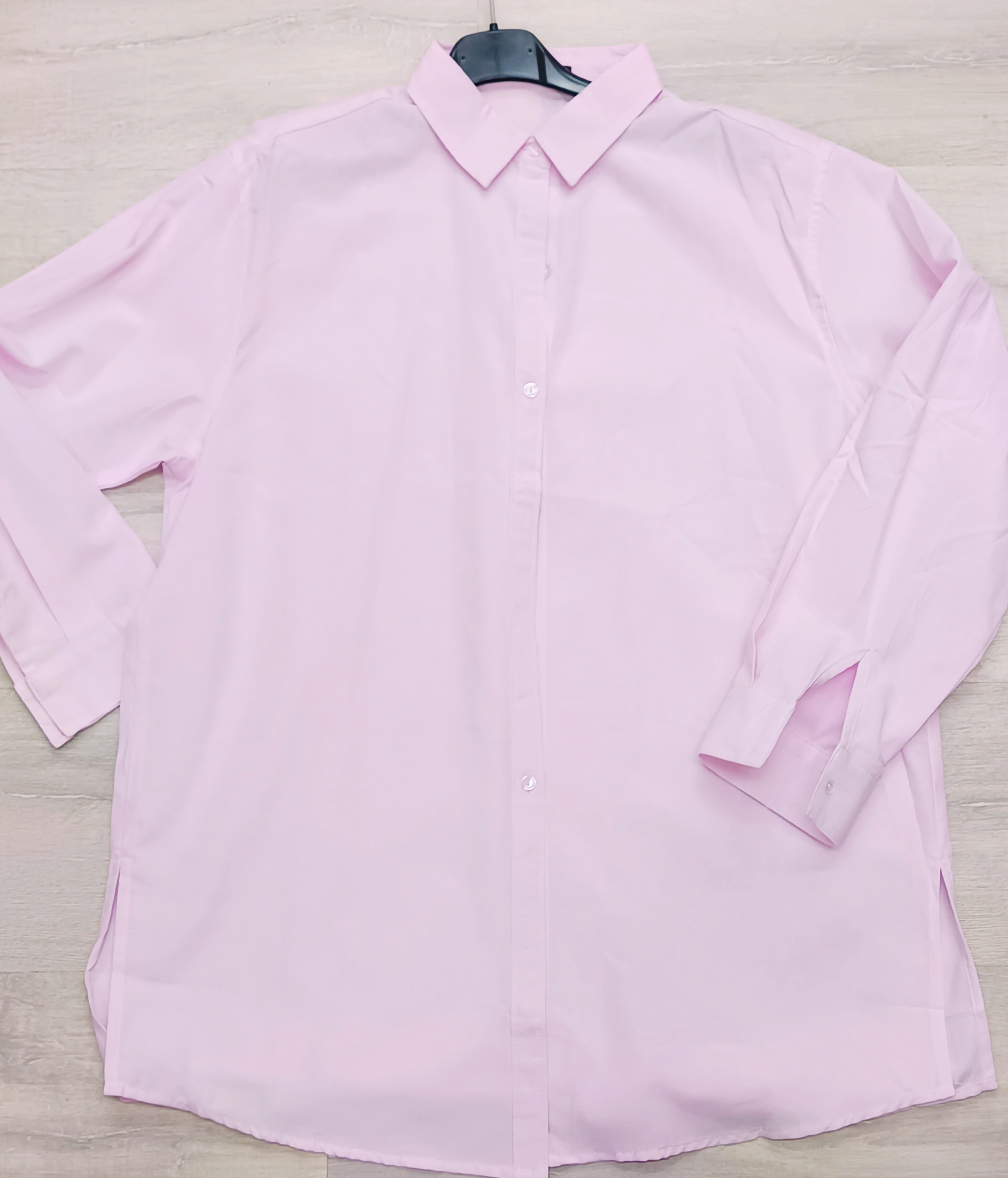 Camisa oversize con corte a los lados