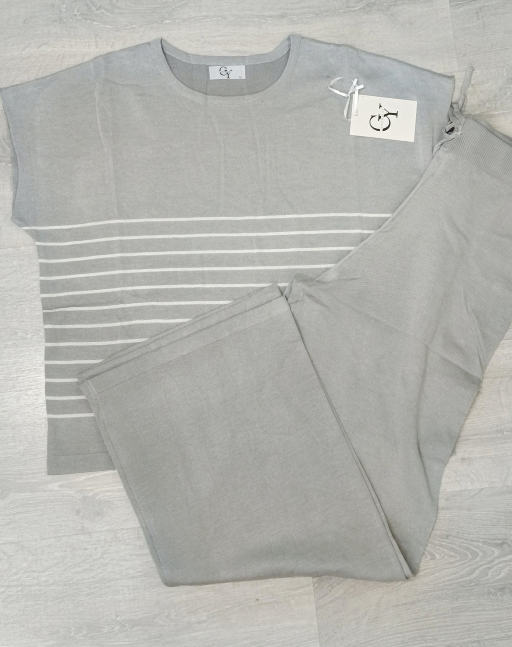 Conjunto punto a rayas