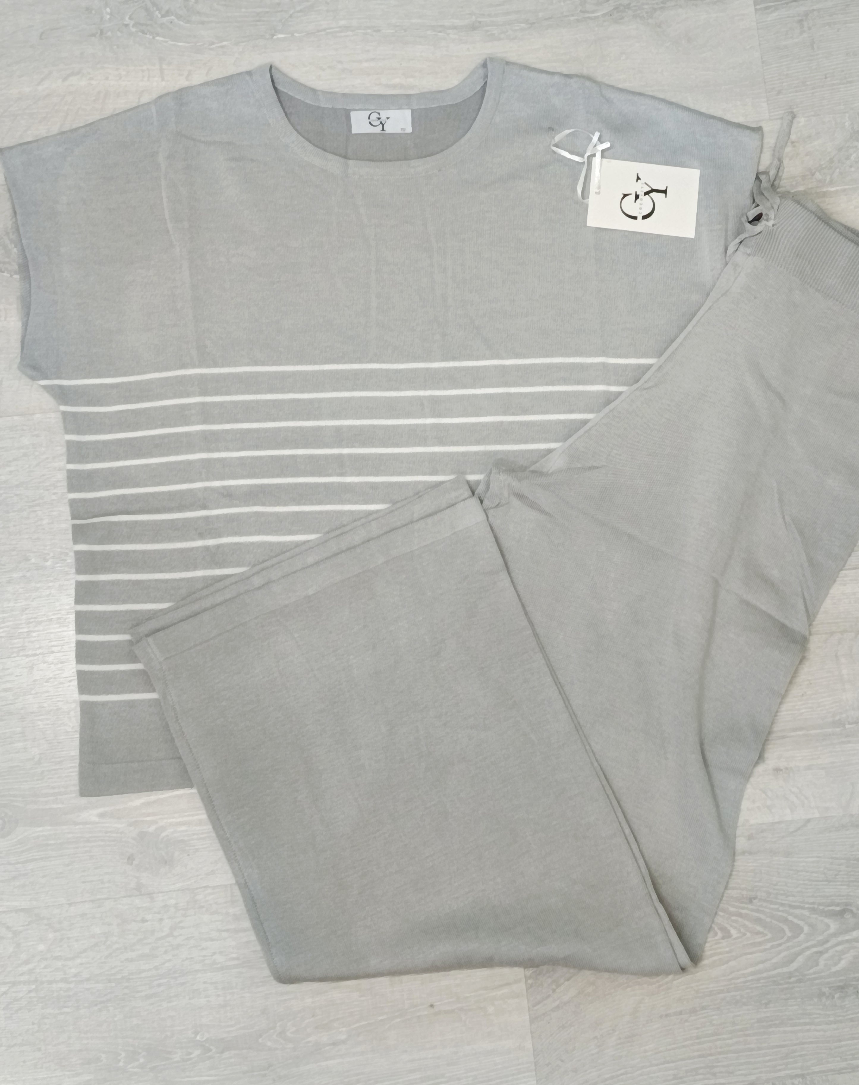 Conjunto punto a rayas