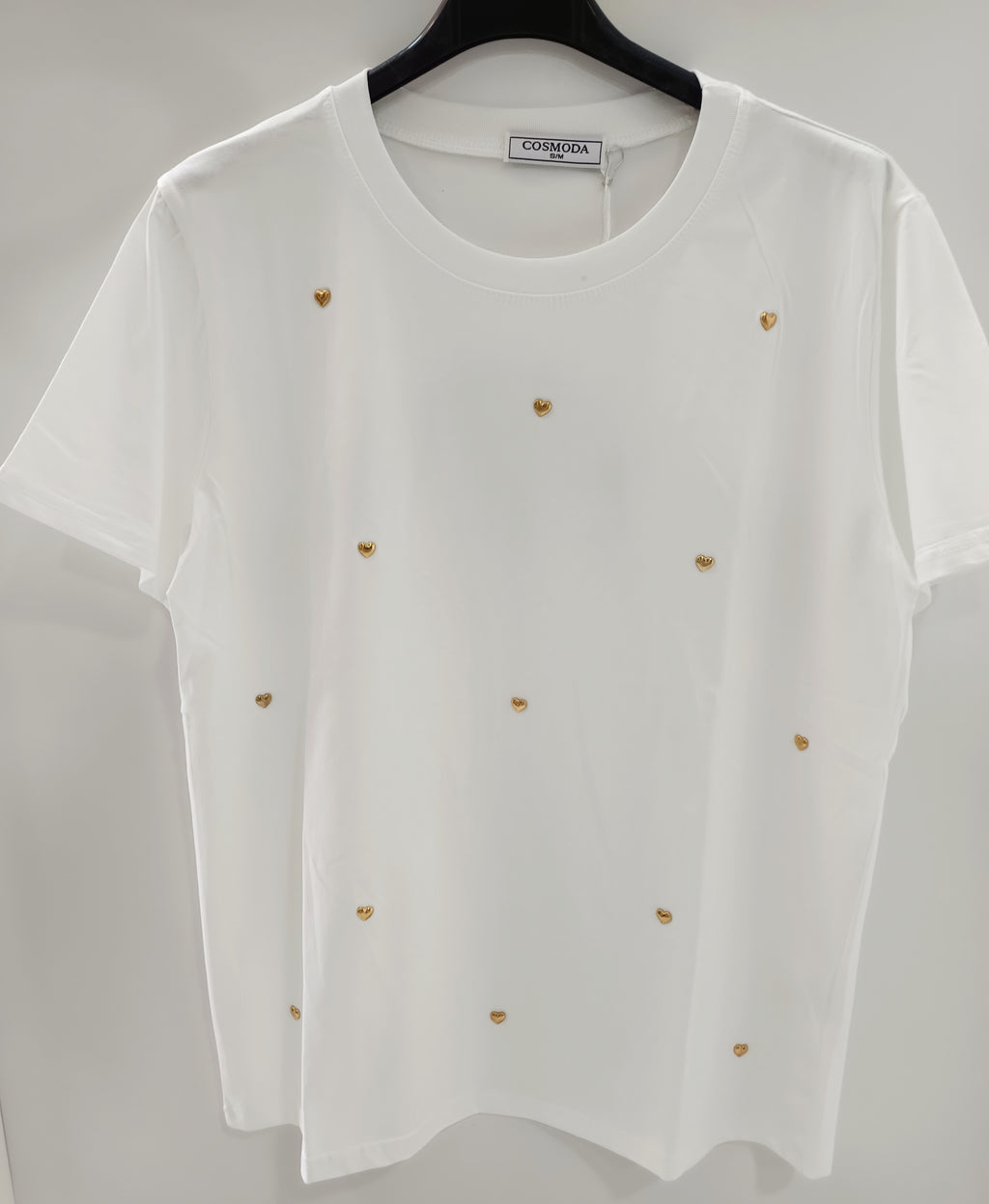Camiseta con corazones metálicos