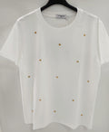 Camiseta con corazones metálicos