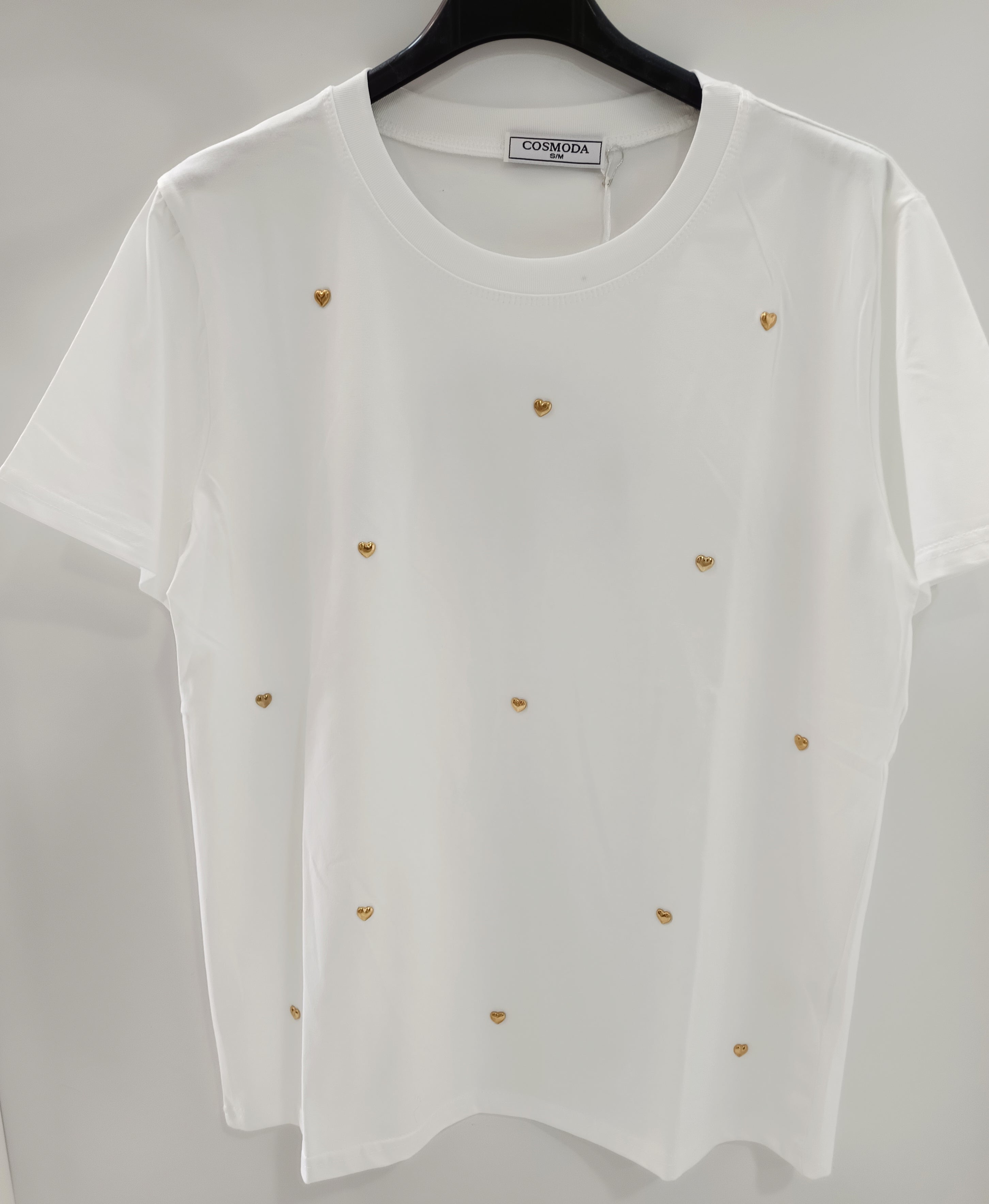 Camiseta con corazones metálicos