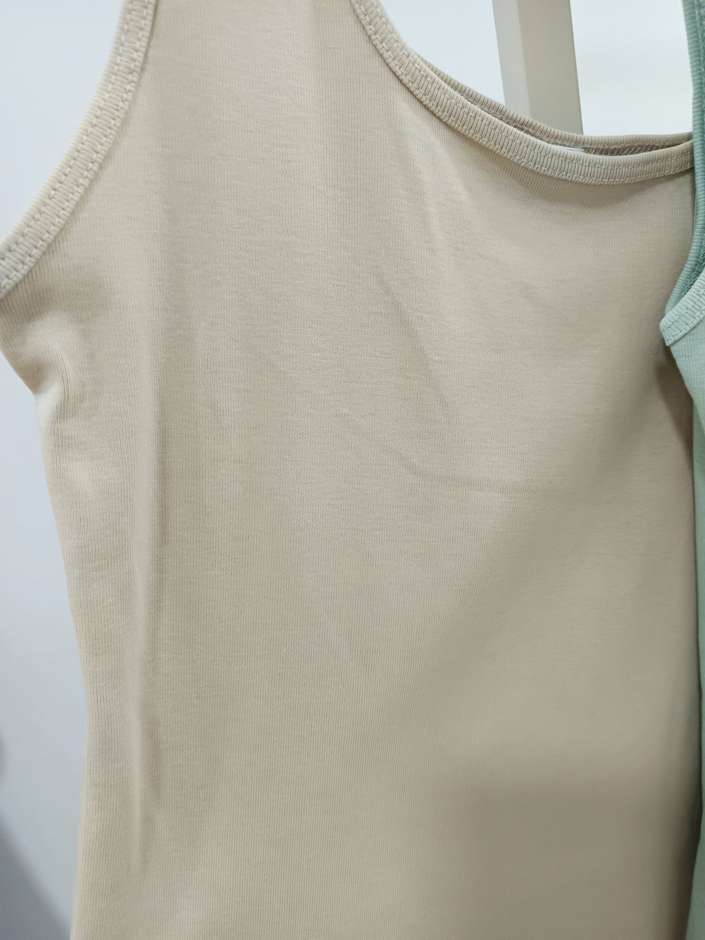 Camiseta básica algodón tirante