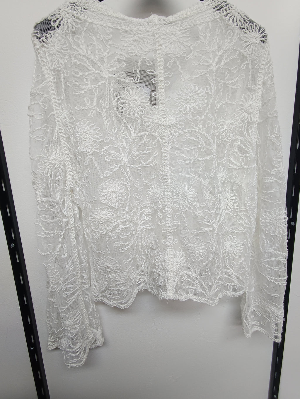 Camisa con bordados semi transparente