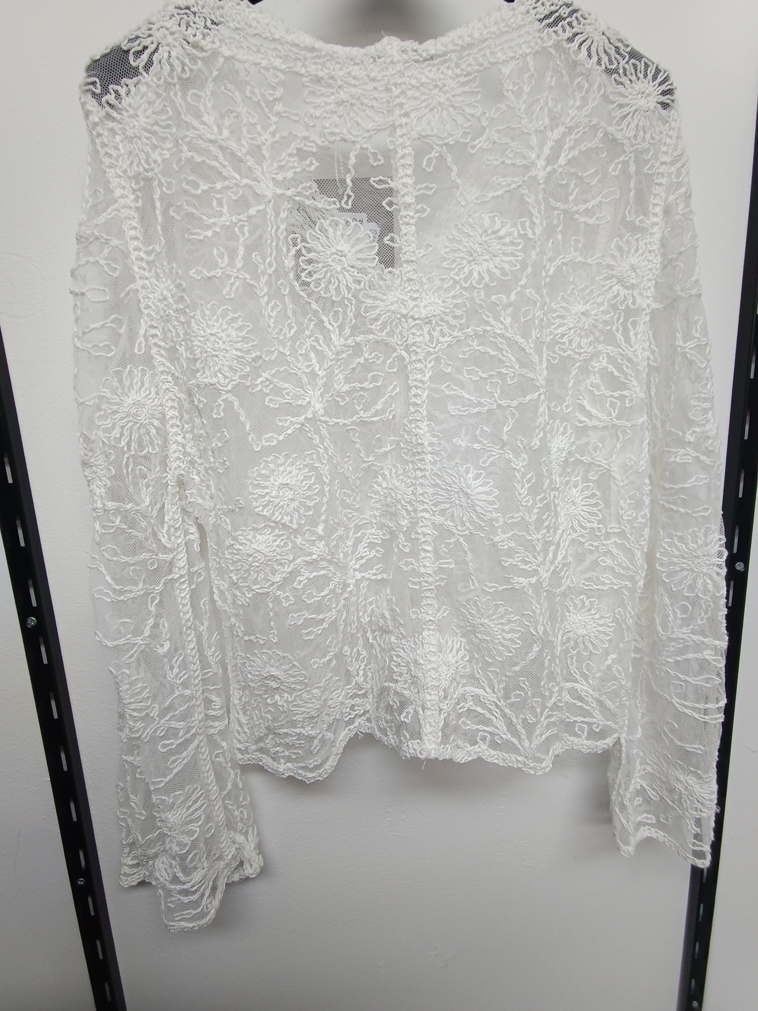 Camisa con bordados semi transparente