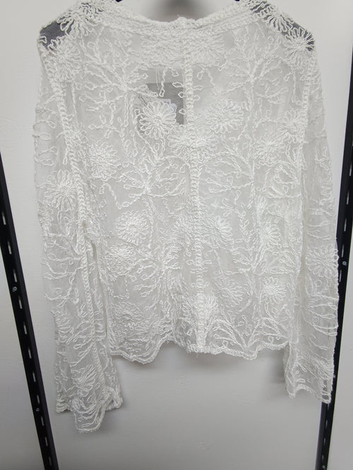 Camisa con bordados semi transparente