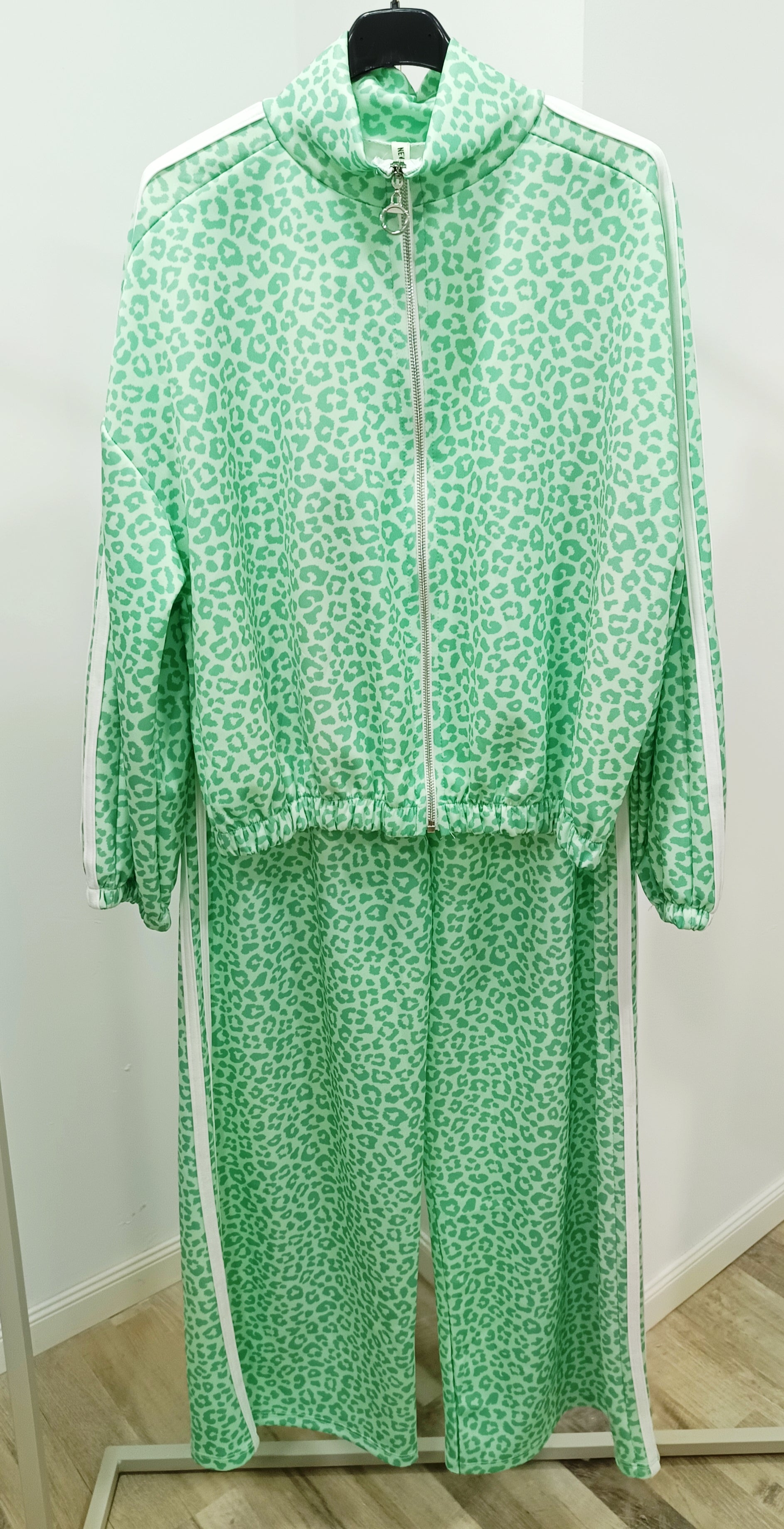 Conjunto chándal leopardo inspiración