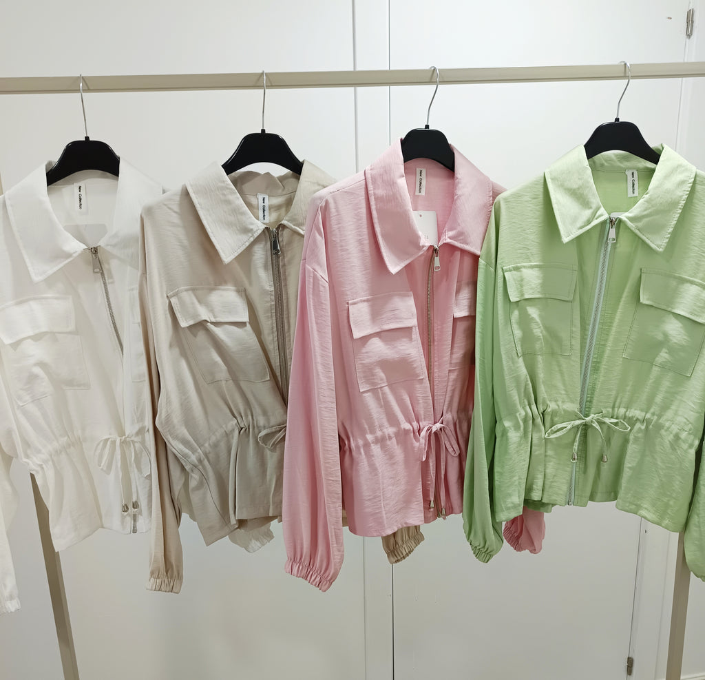 Chaqueta cremallera bolsillo parche