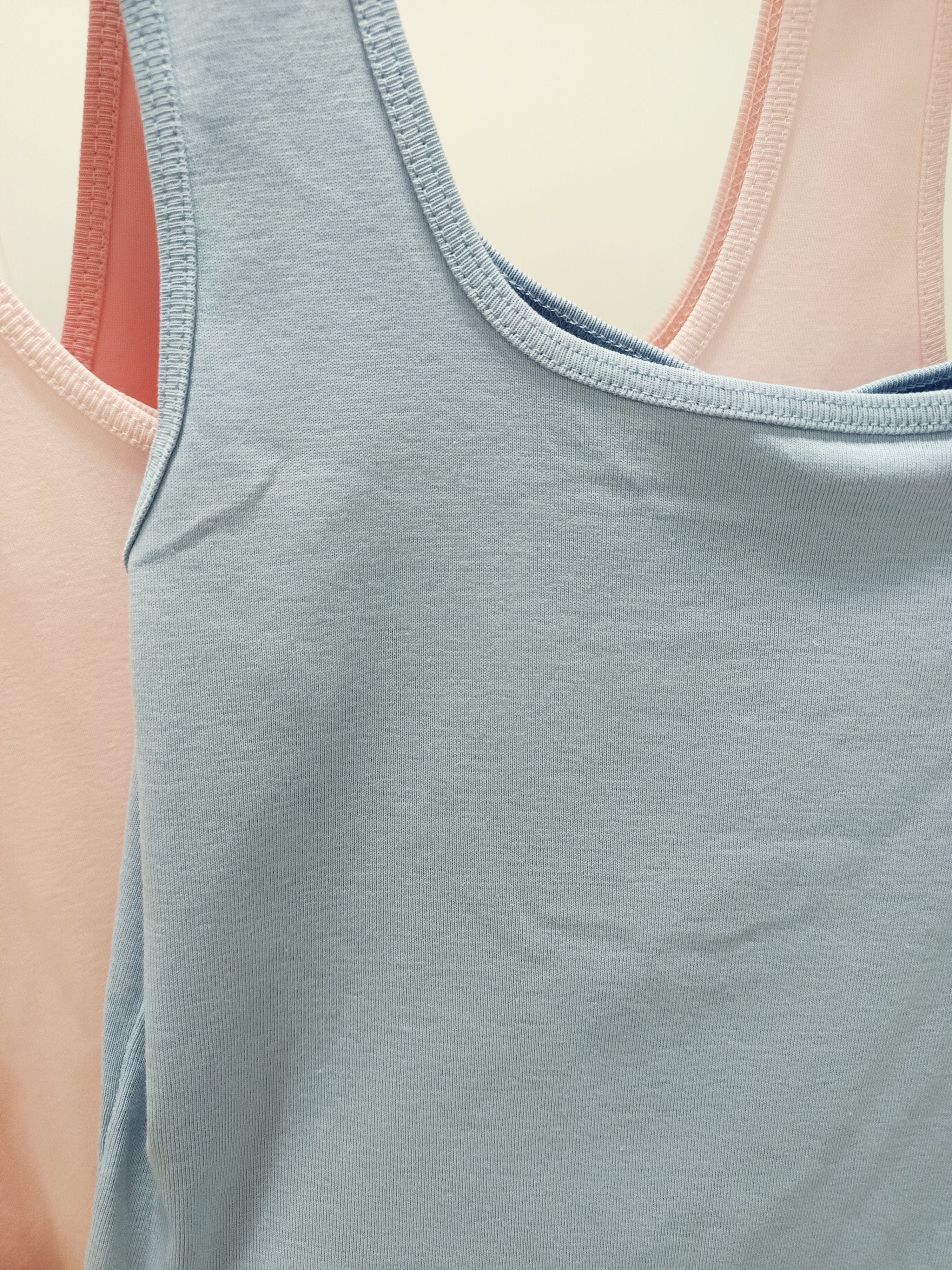 Camiseta básica algodón tirante