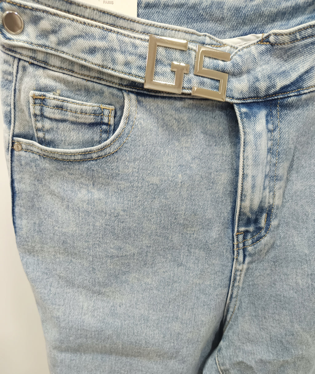 Jean mom fit detalle metálico cintura talla grande