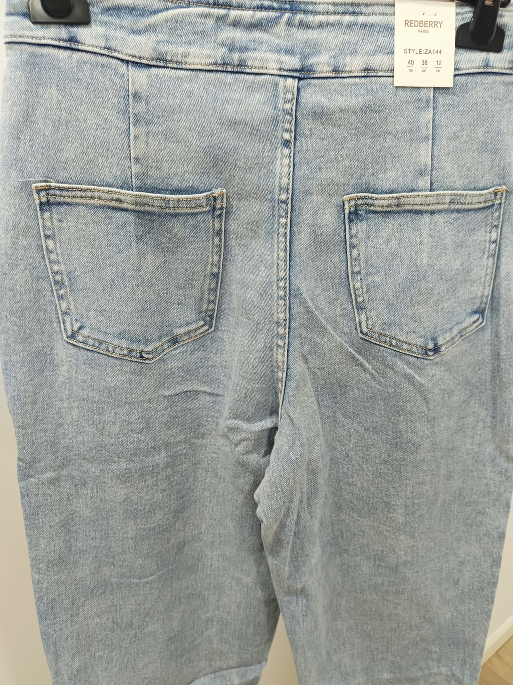 Jean mom fit detalle metálico cintura talla grande