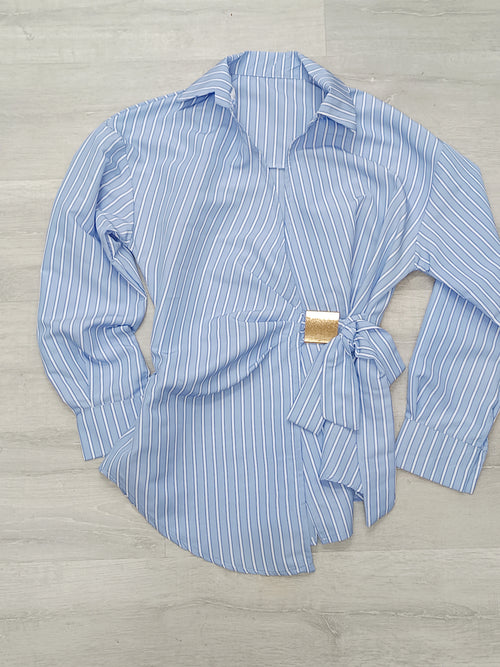 Camisa lazada con detalle dorado