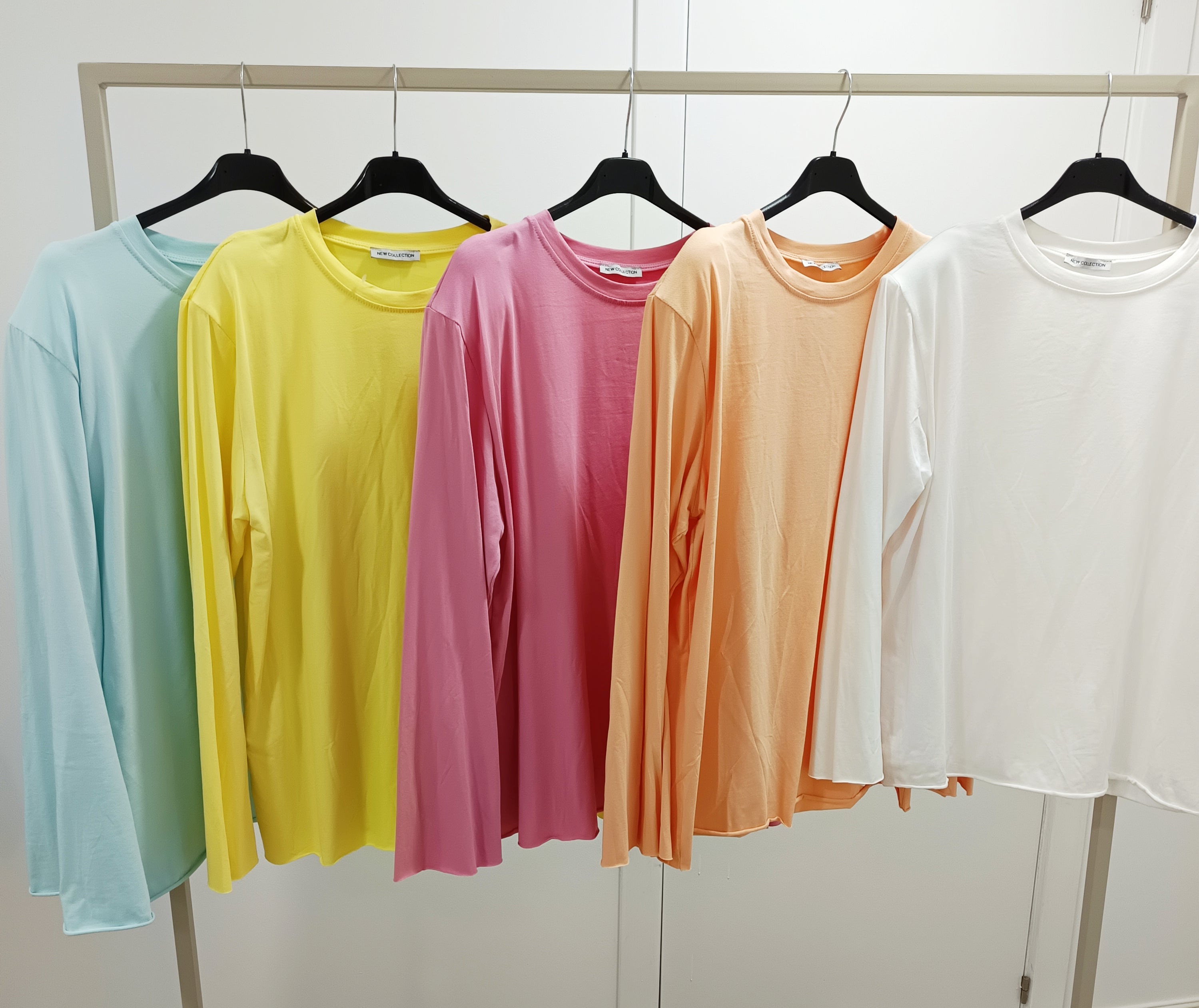 Camiseta hombrera manga acampanada