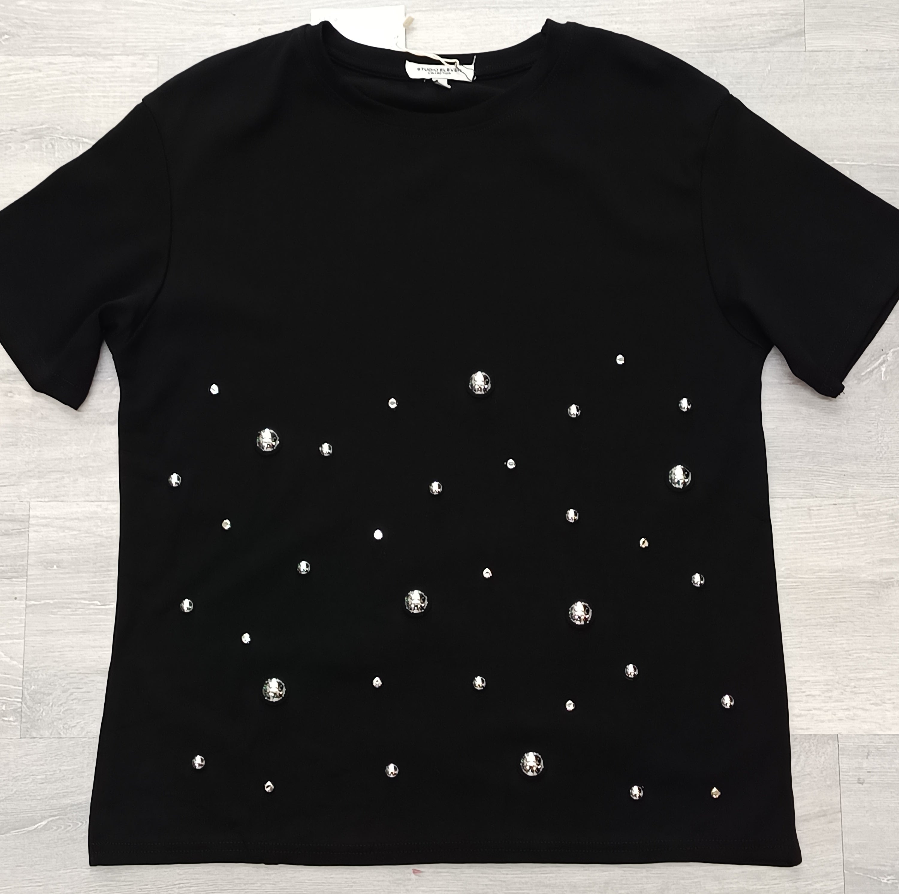 Camiseta oversize detalle bolas plateadas