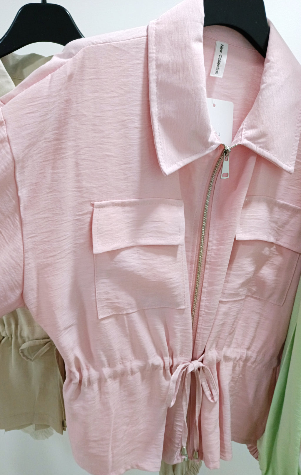 Chaqueta cremallera bolsillo parche