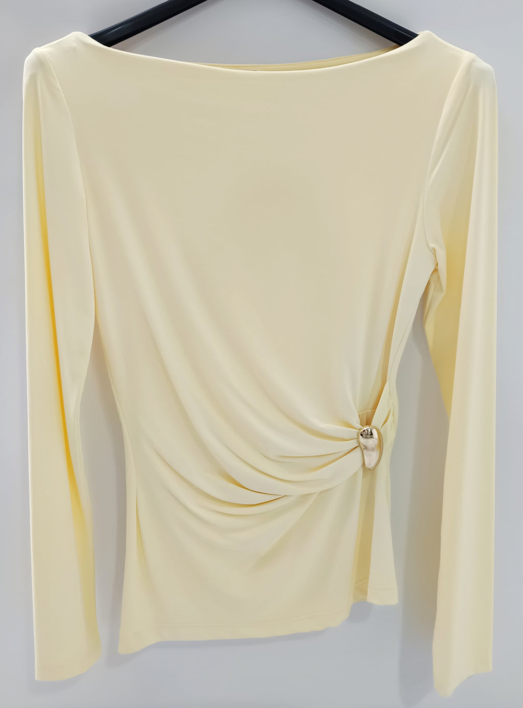 Camiseta manga larga con detalle dorado