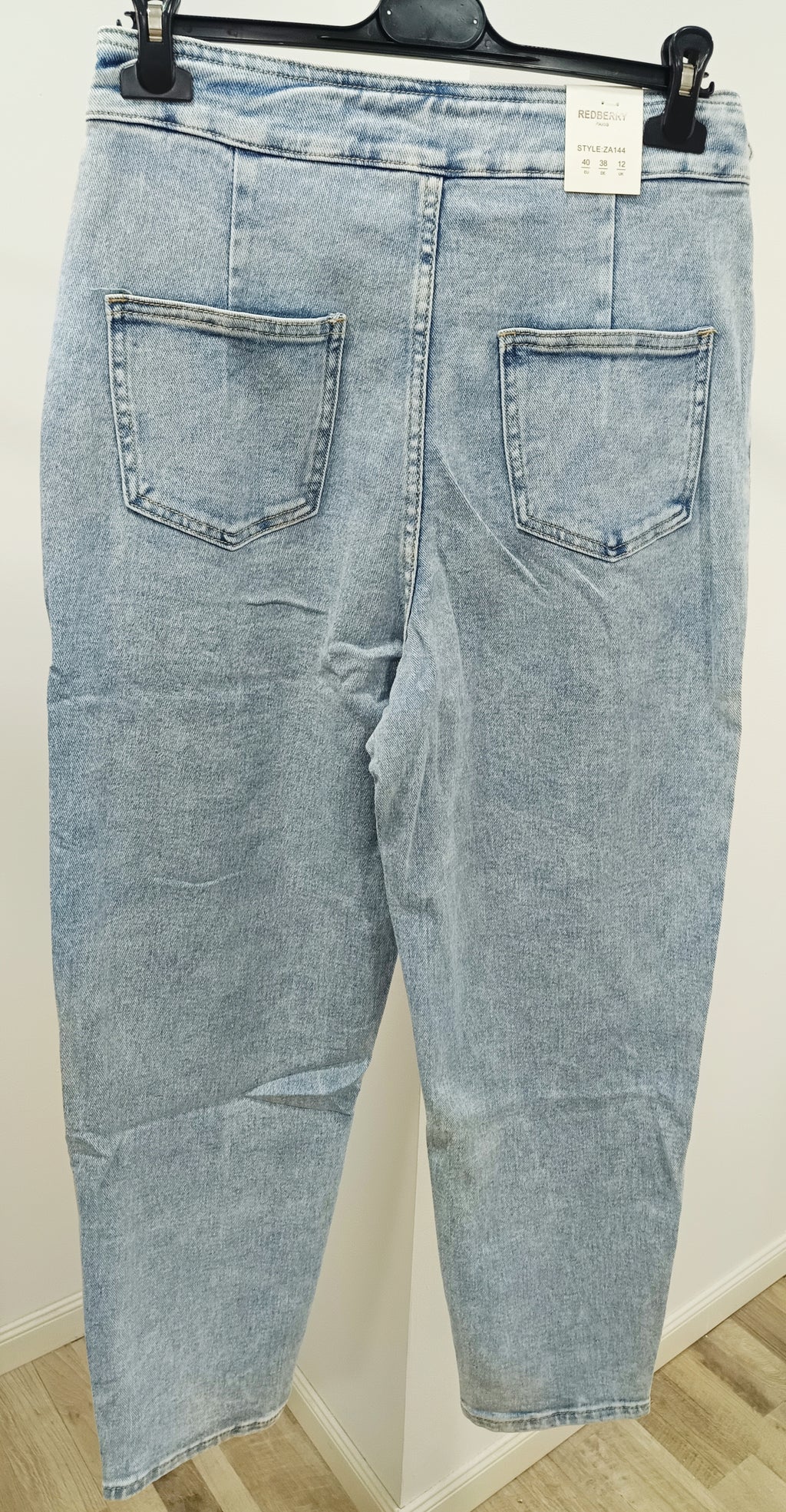 Jean mom fit detalle metálico cintura talla grande