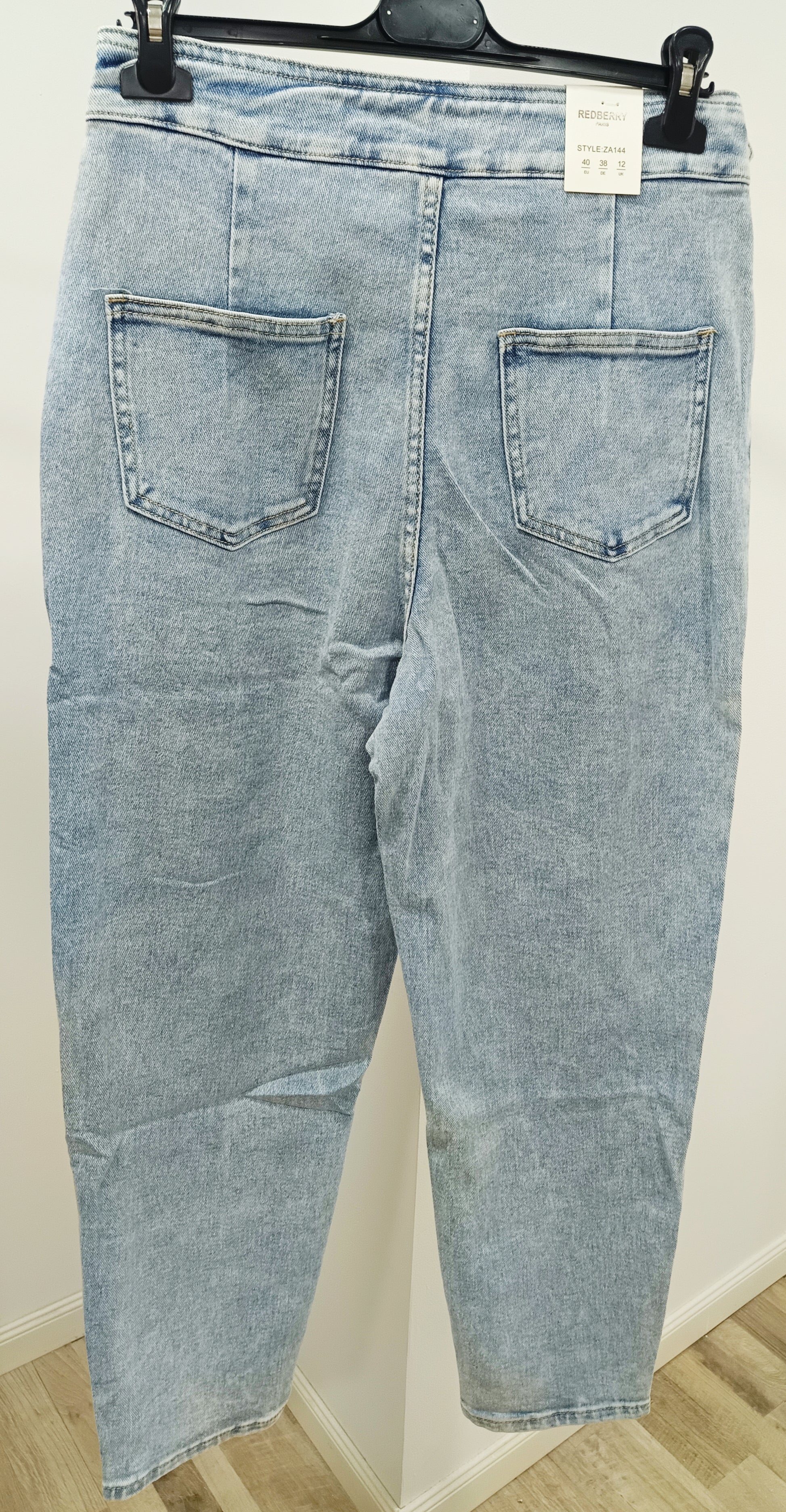 Jean mom fit detalle metálico cintura talla grande