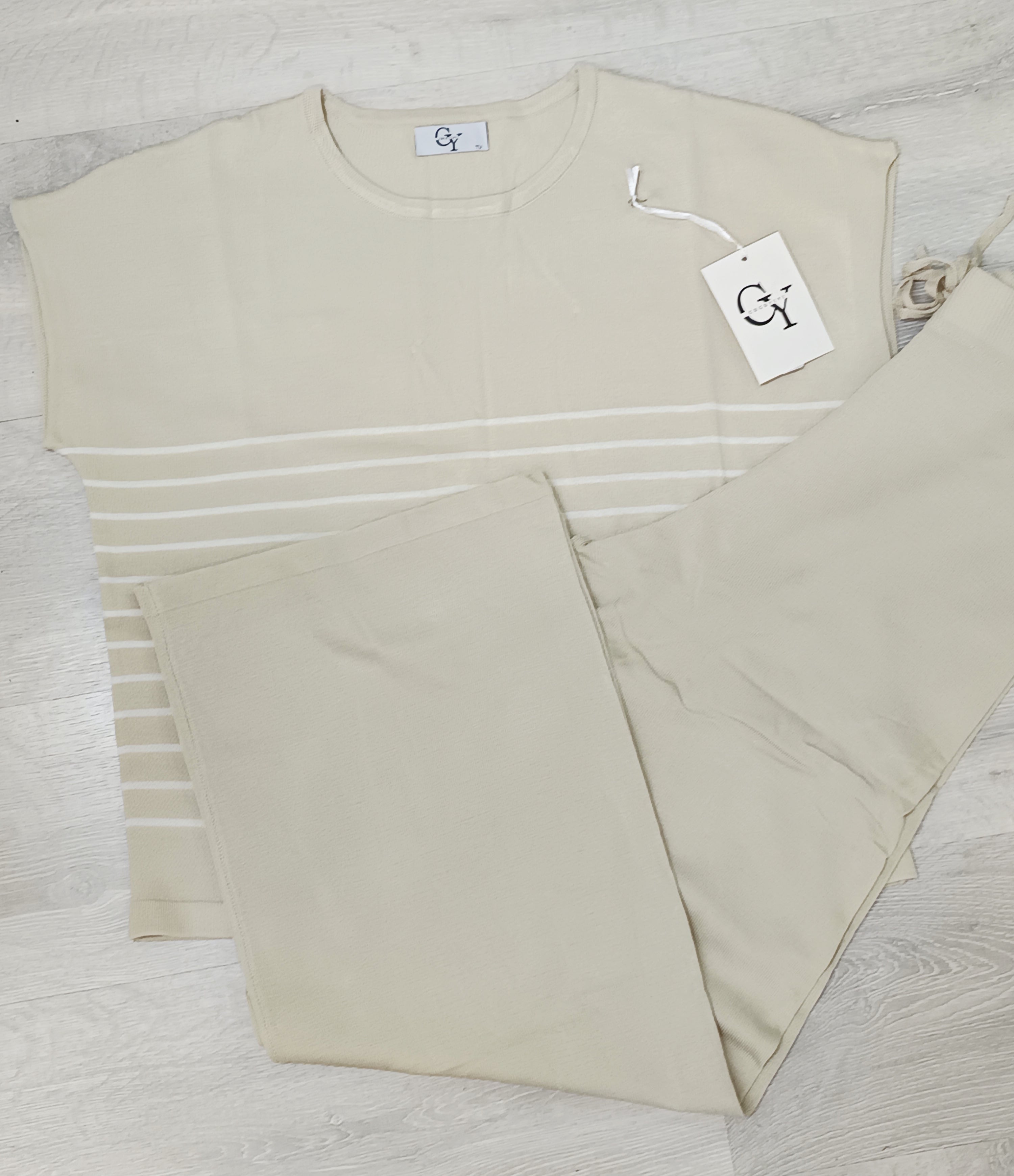 Conjunto punto a rayas