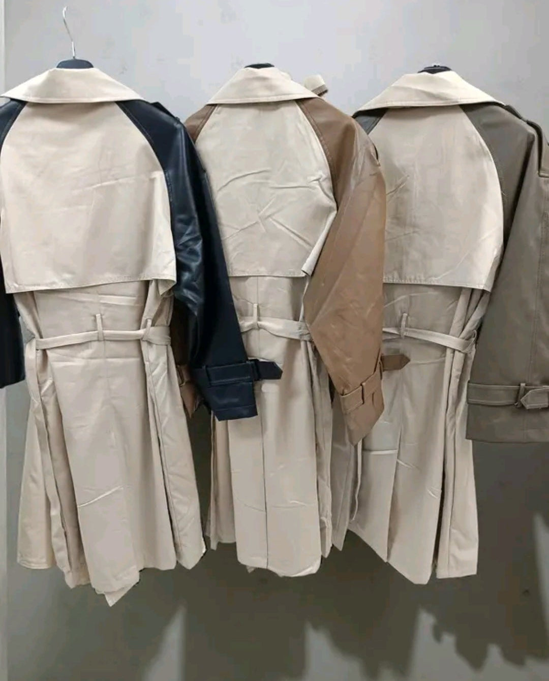 Gabardina combinada polipiel