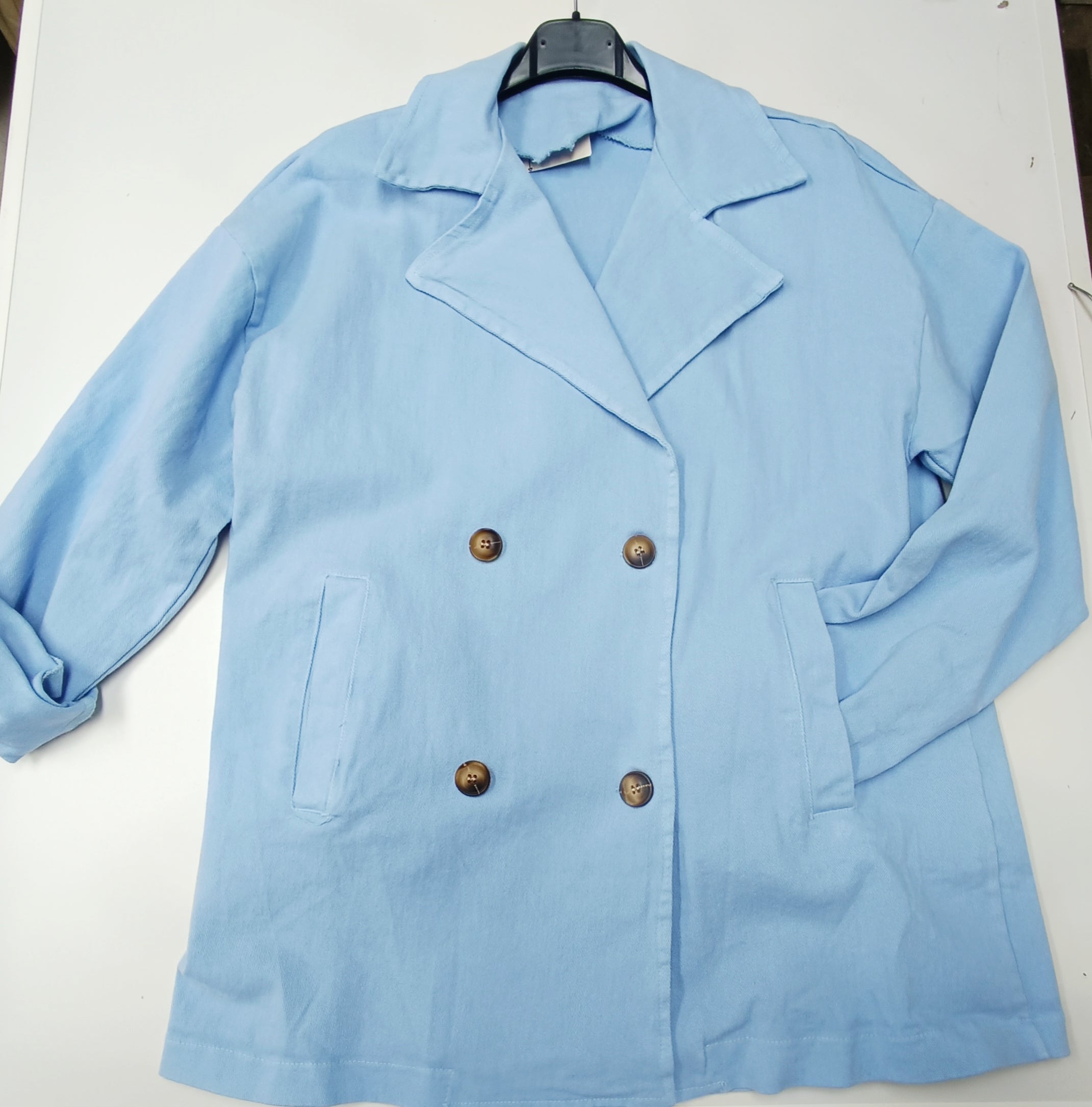 Chaqueta ligera tipo gabardina