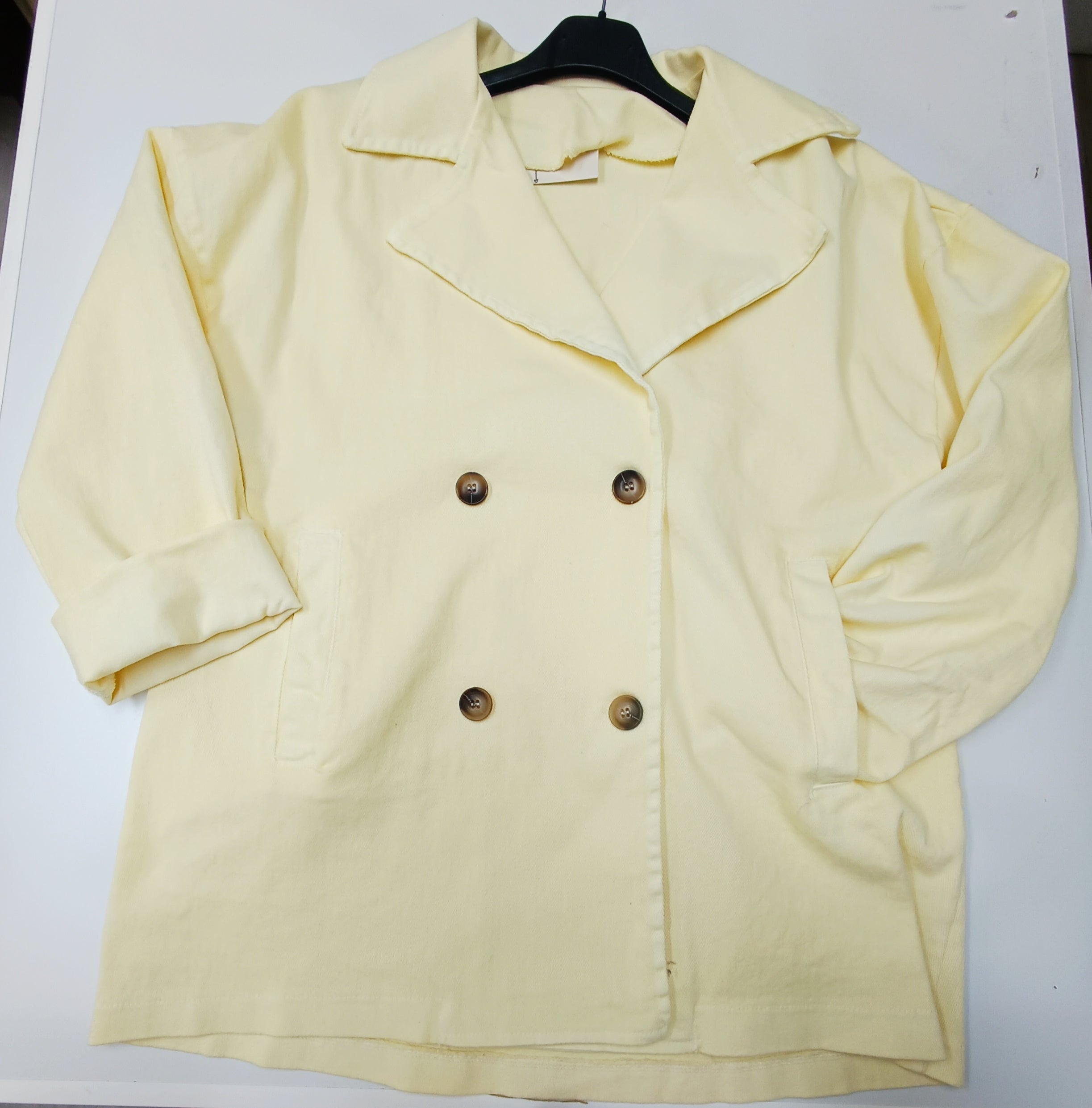 Chaqueta ligera tipo gabardina
