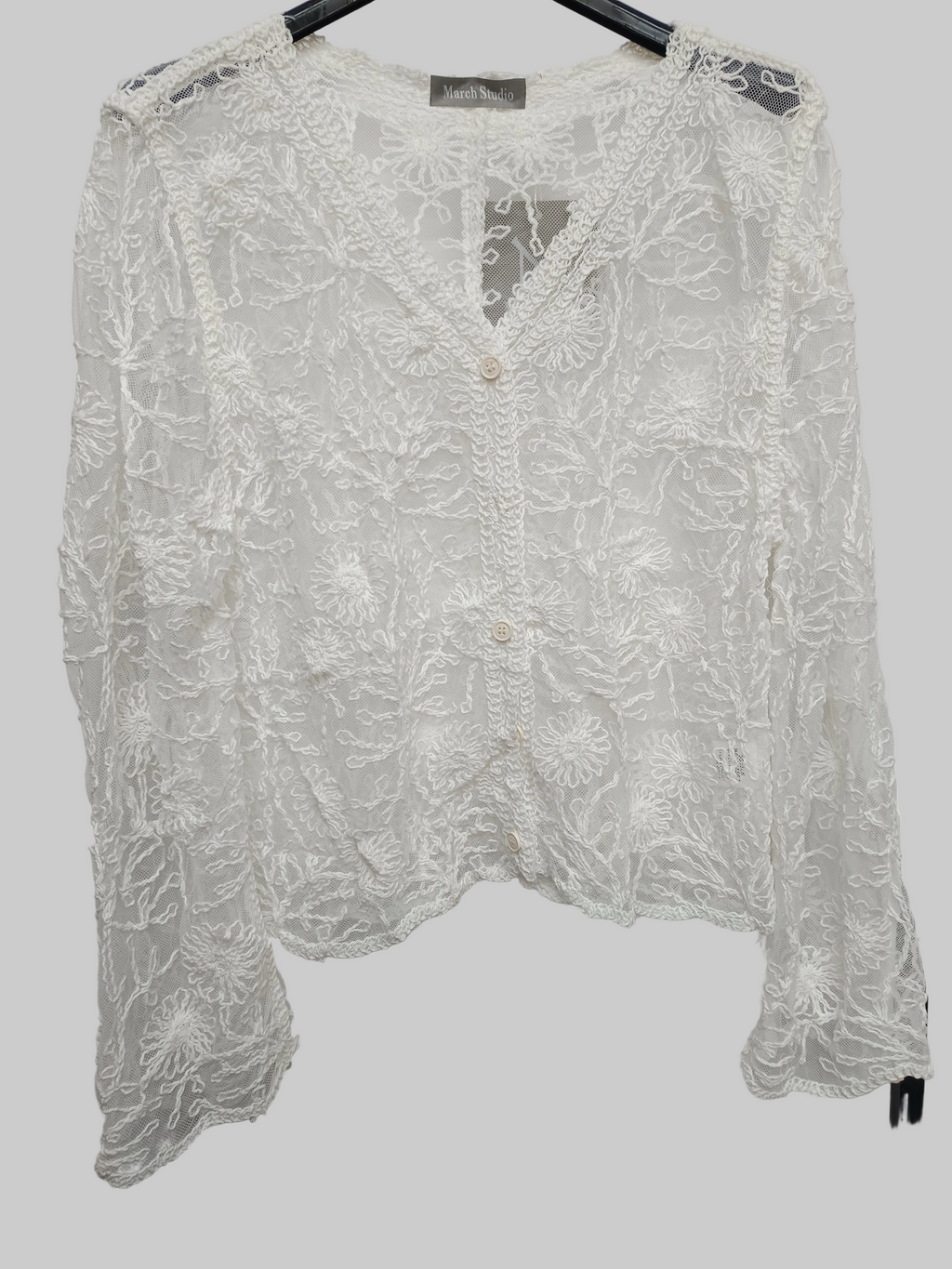 Camisa con bordados semi transparente