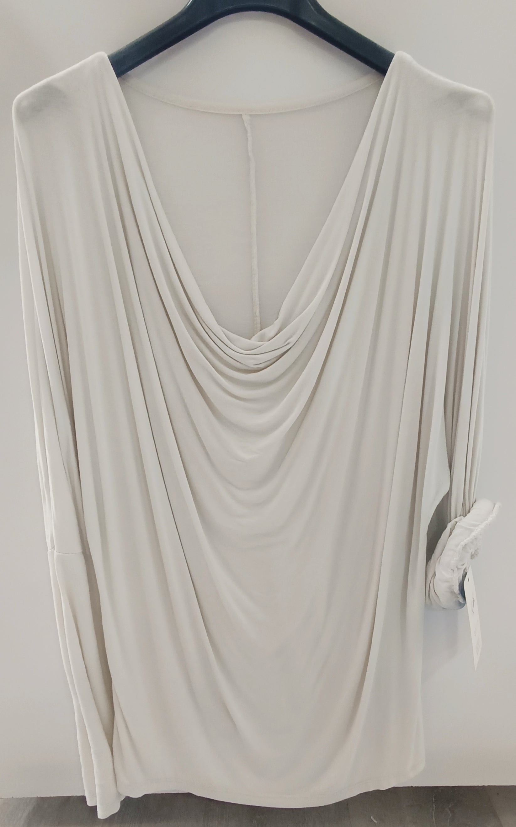 Camiseta escote cascada