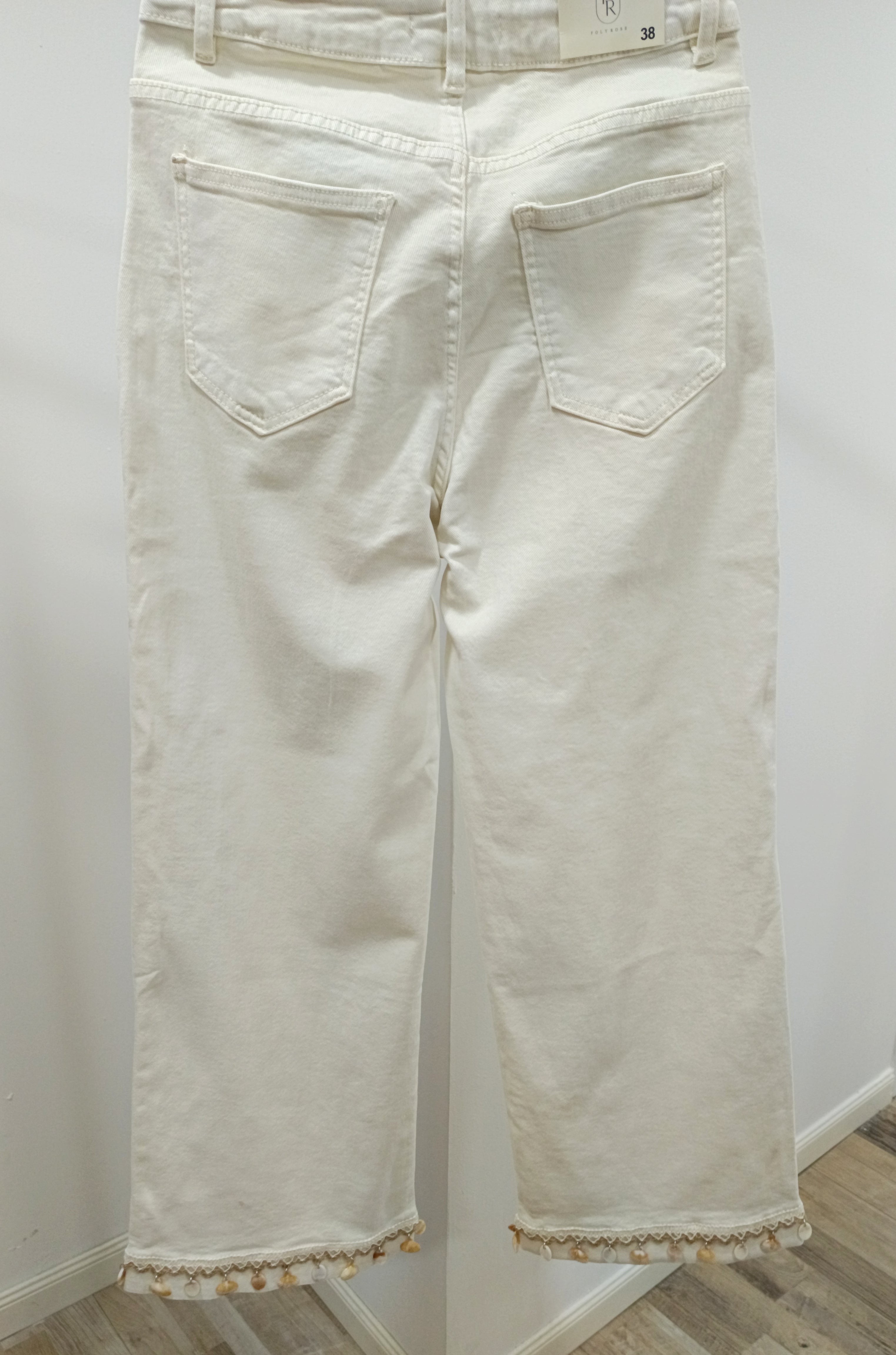 Jeans adorno conchas
