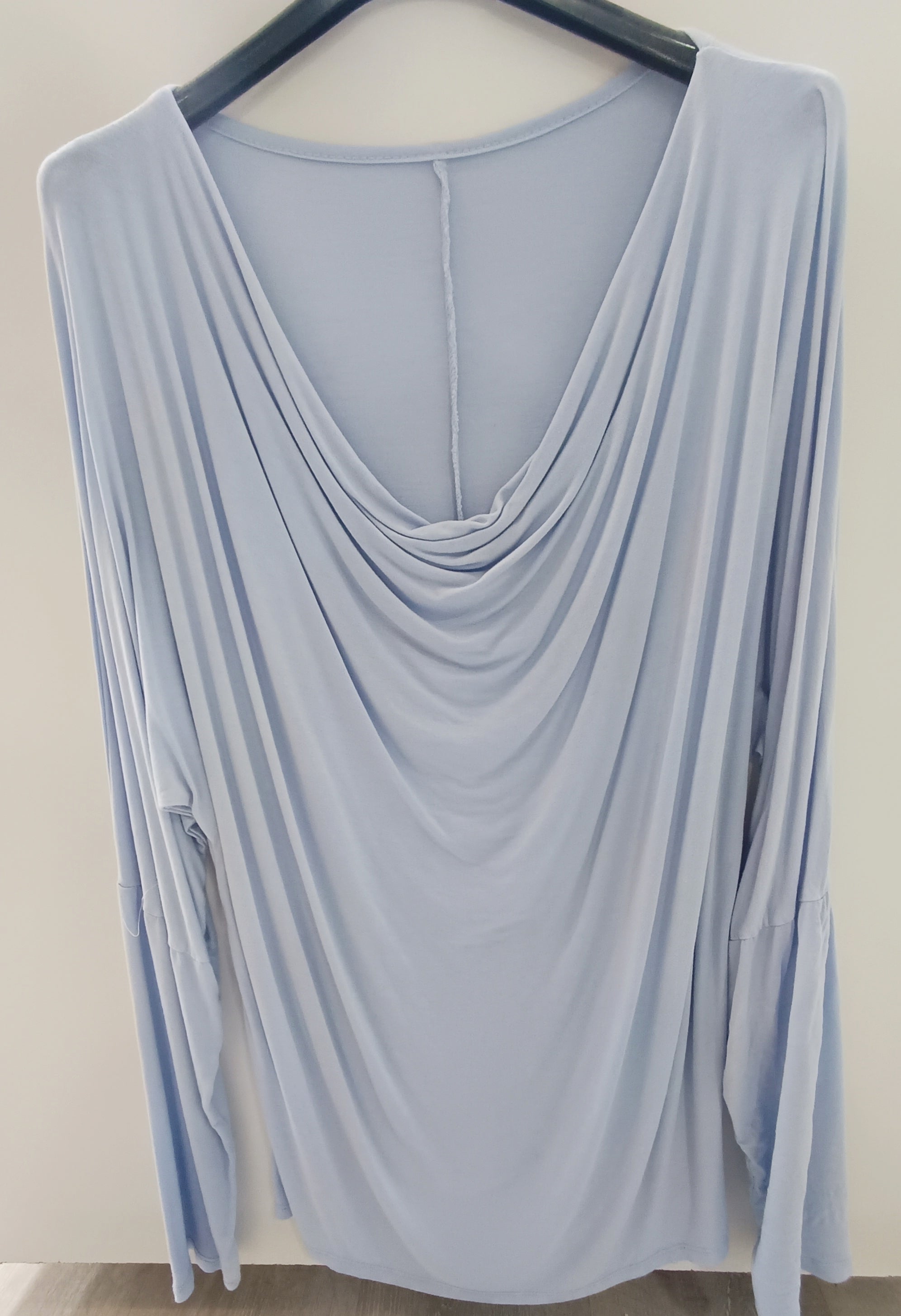 Camiseta escote cascada