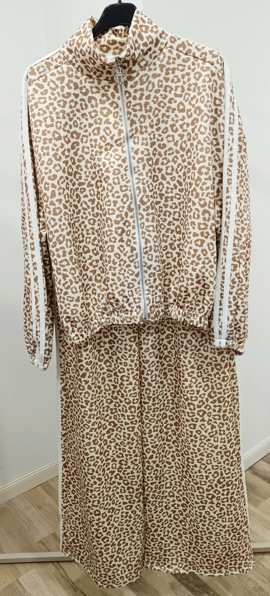 Conjunto chándal leopardo inspiración