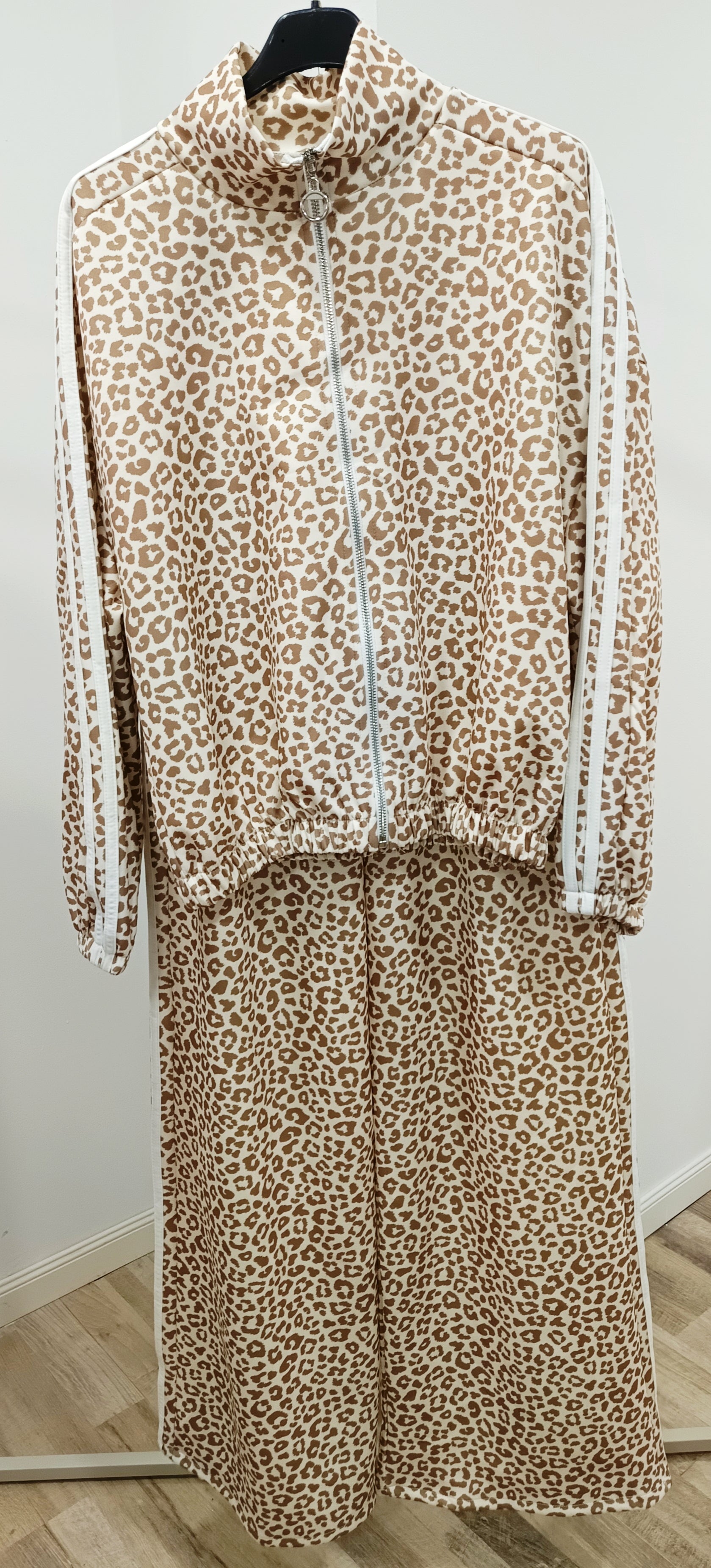 Conjunto chándal leopardo inspiración