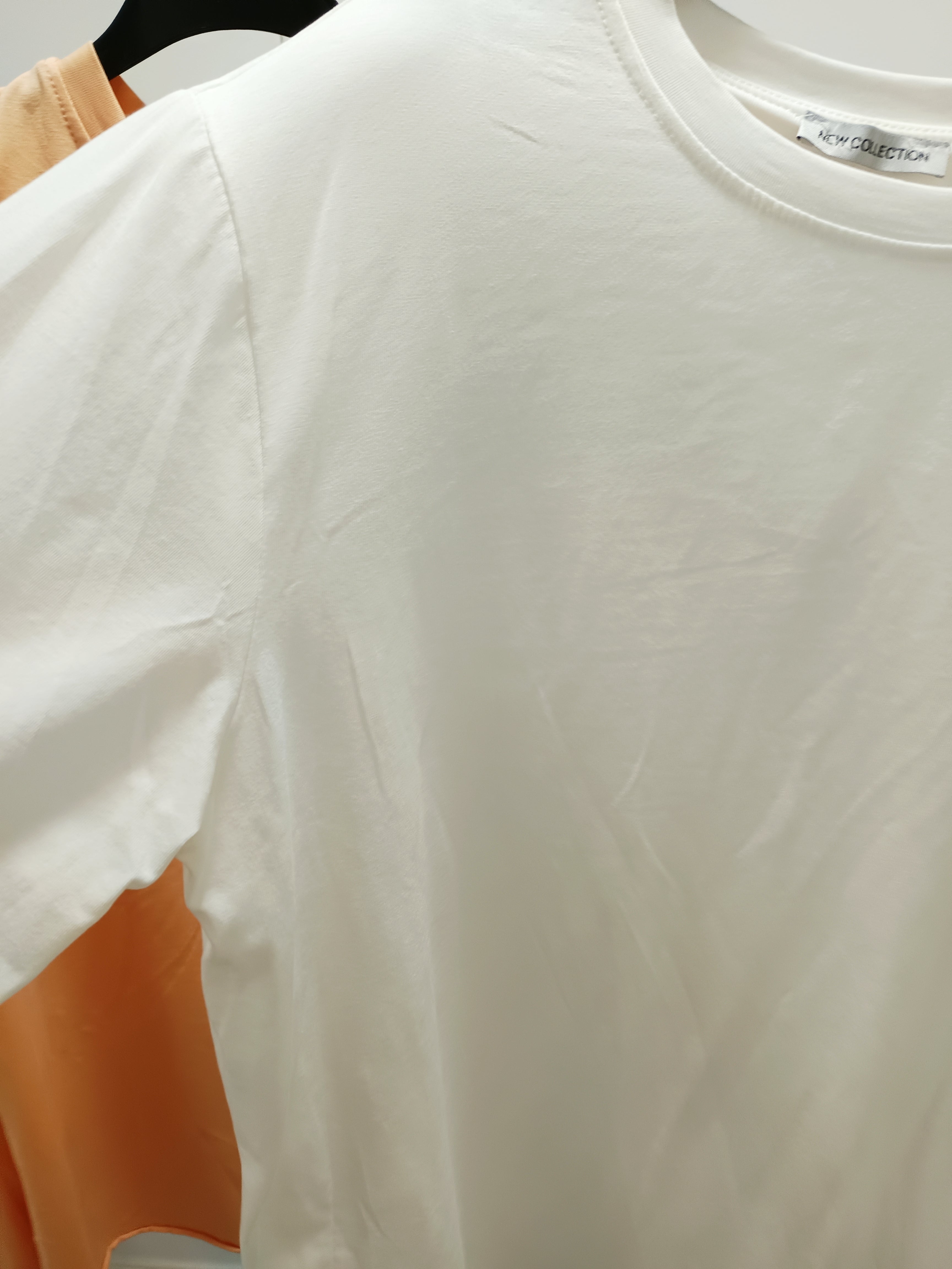 Camiseta hombrera manga acampanada